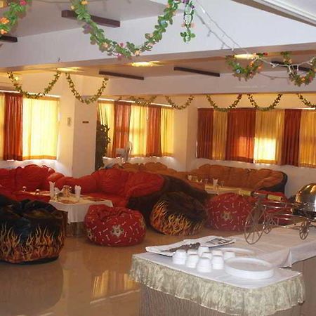 Hotel Maan Residency Amhedabad Dış mekan fotoğraf