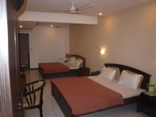 Hotel Maan Residency Amhedabad Dış mekan fotoğraf