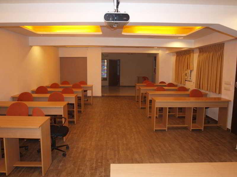 Hotel Maan Residency Amhedabad Dış mekan fotoğraf