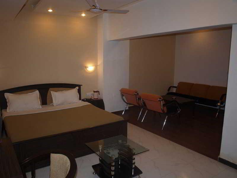 Hotel Maan Residency Amhedabad Dış mekan fotoğraf